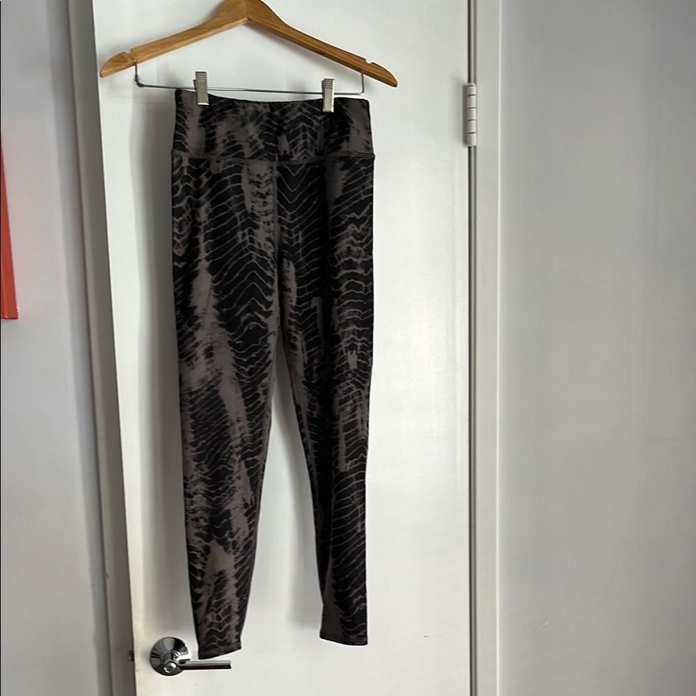 Black and Gray Patterned Leggings